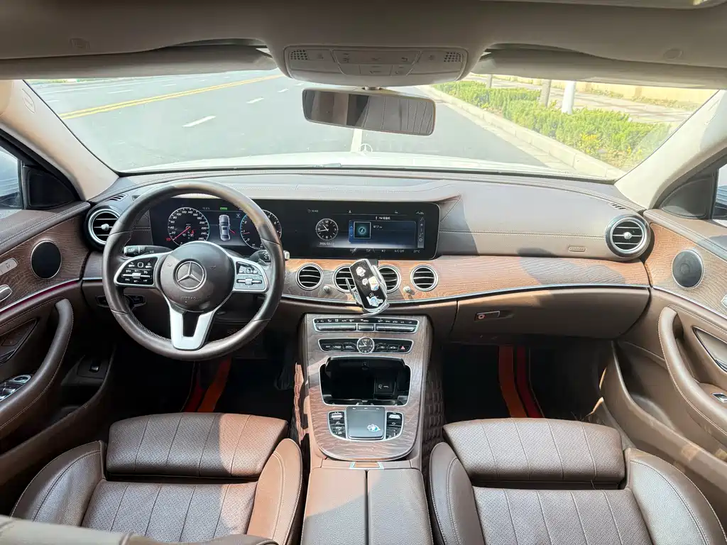 Mercedes-Benz E-Class 2020 — фото 9