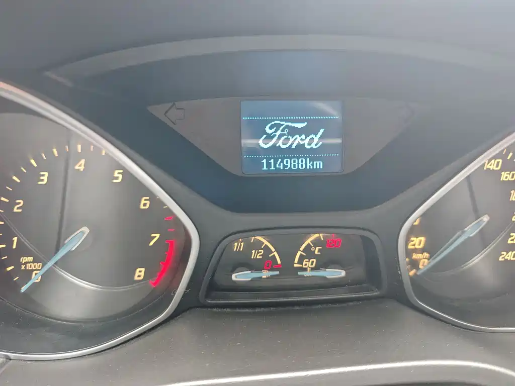 Ford Focus 2015 — фото 11