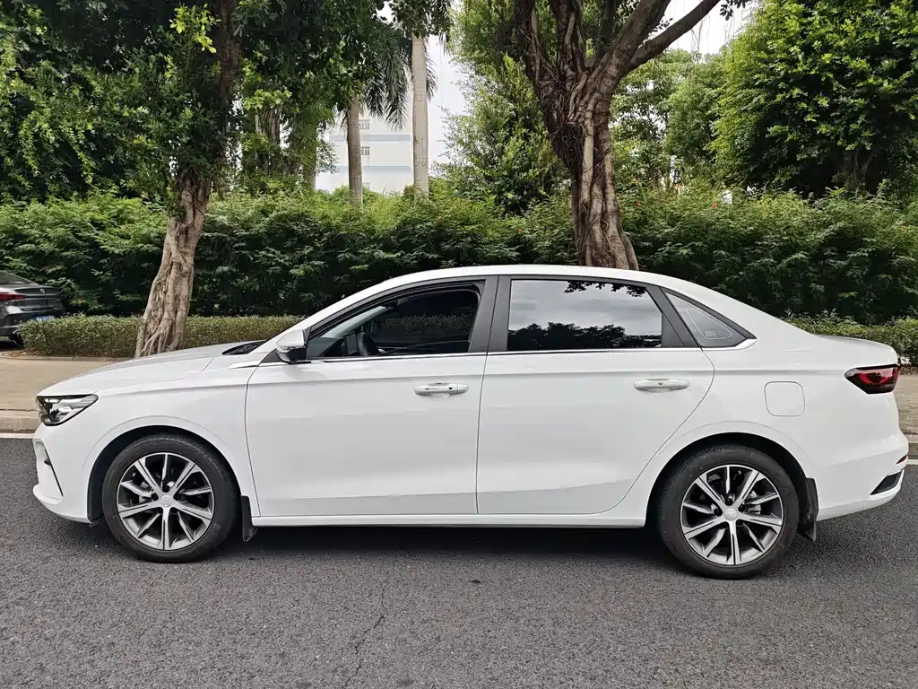 Geely Emgrand 2024