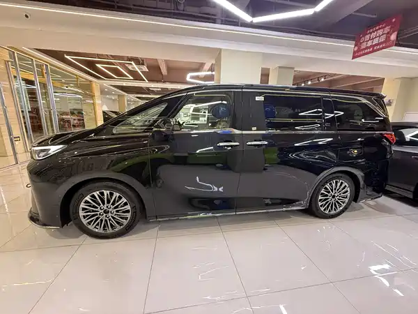 Lexus LM 2023