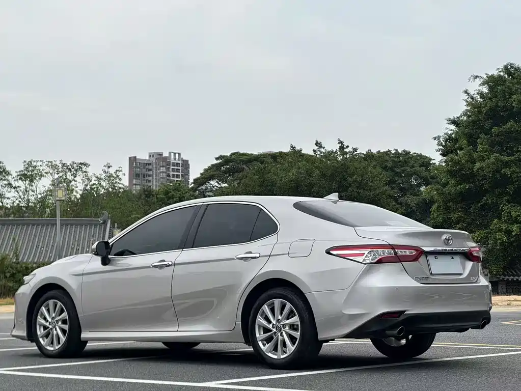 Toyota Camry 2021 — фото 16