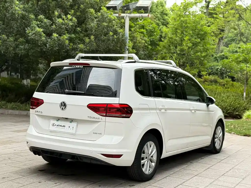 Volkswagen Touran 2019 — фото 6