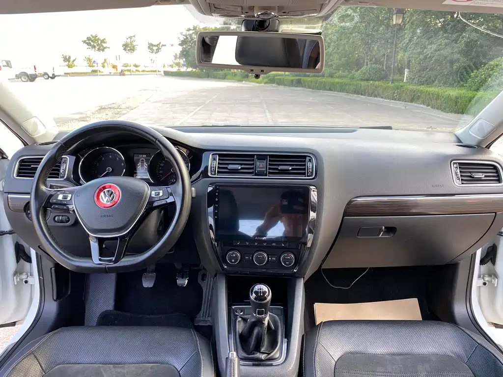 Volkswagen Sagitar 2015