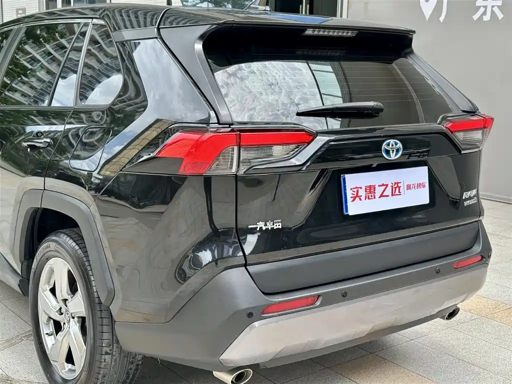 Toyota RAV4 2021 — фото 15