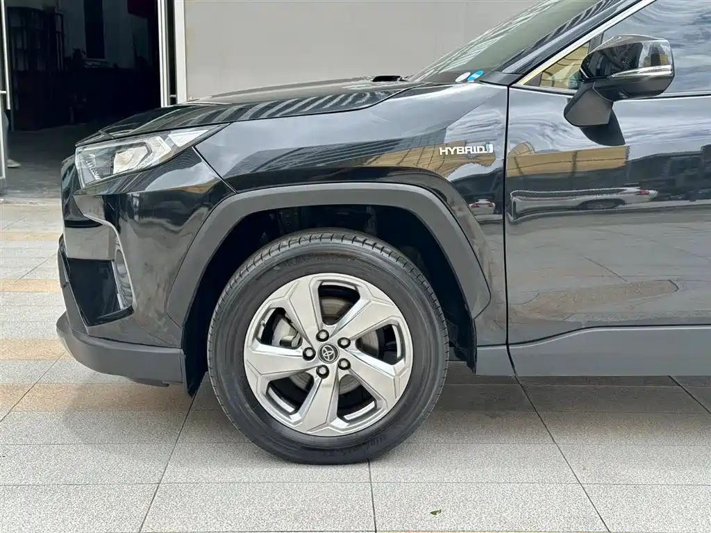 Toyota RAV4 2021 — фото 18
