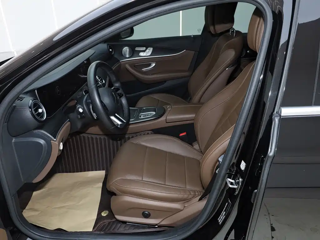 Mercedes-Benz E-Class 2021 — фото 14