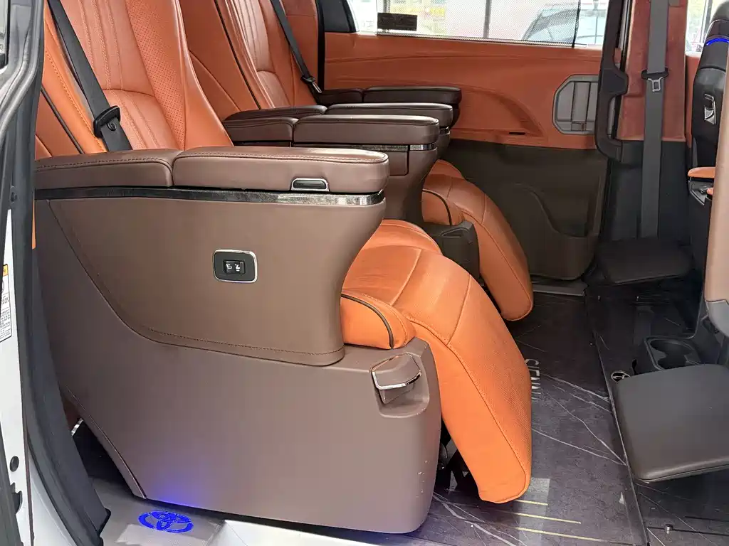 Toyota Sienna 2023 — фото 14