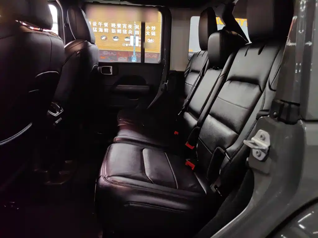 Jeep Wrangler 2023 — фото 10