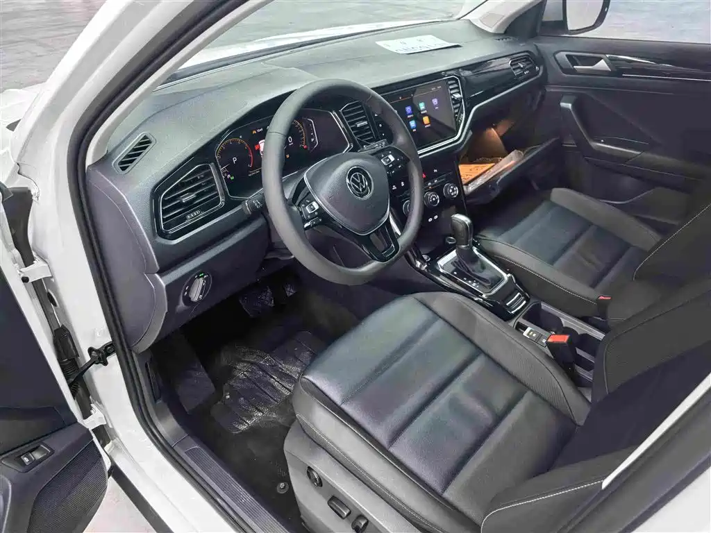 Volkswagen T-Roc 2023 — фото 10