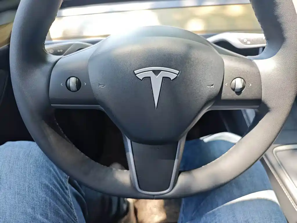 Tesla Model Y 2023 — фото 13