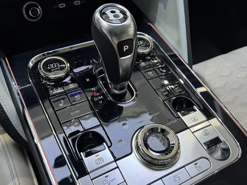 Bentley Flying Spur Plug-In Hybrid 2025 — фото 12