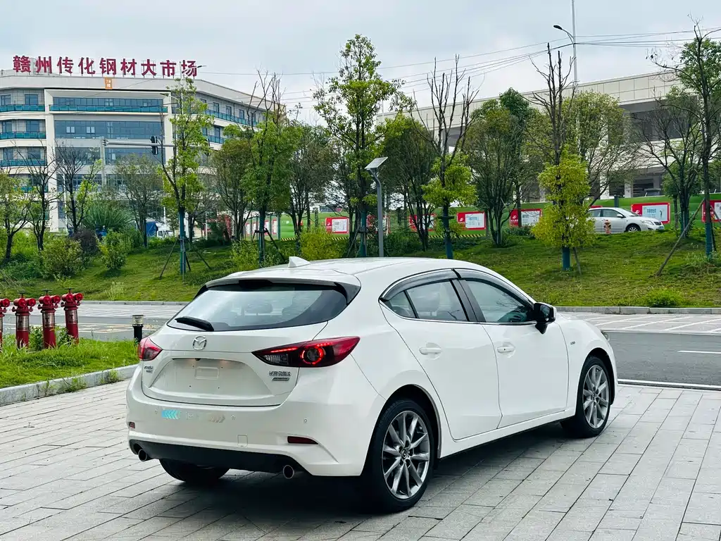 Mazda 3 Axela 2018 — фото 9