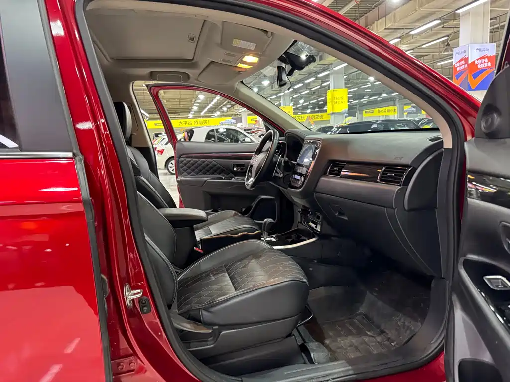 Mitsubishi Outlander 2020 — фото 14