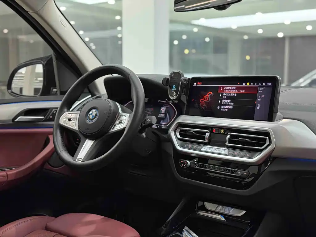 BMW iX3 2025 — фото 12