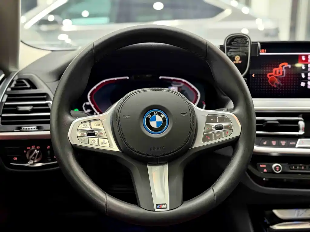 BMW iX3 2025 — фото 13