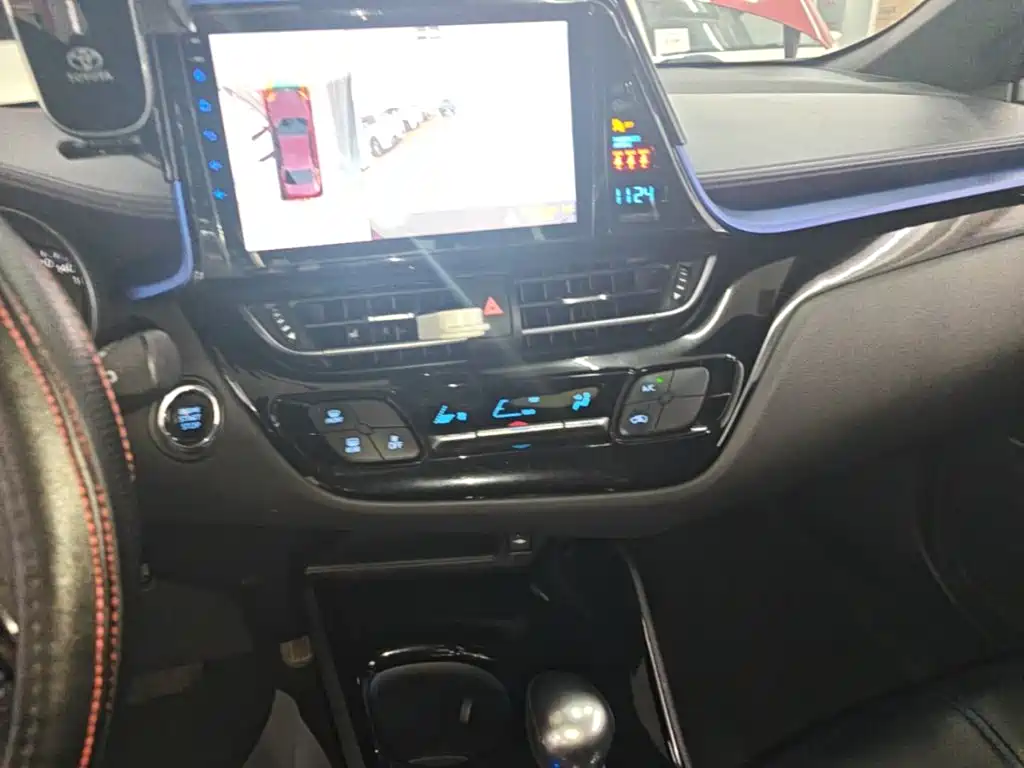 Toyota C-HR 2019 — фото 13