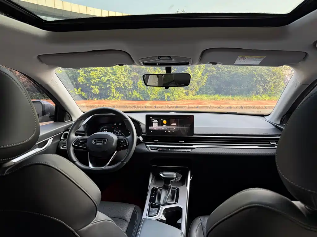 Geely Emgrand 2023