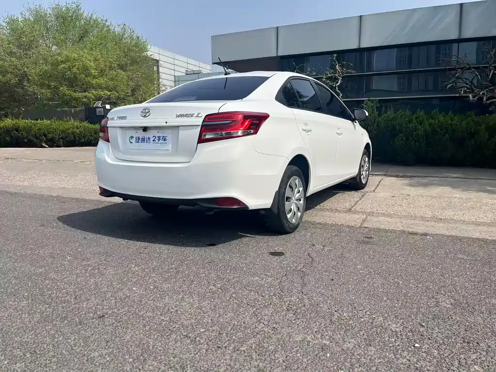 Toyota Yaris L 2019 — фото 6