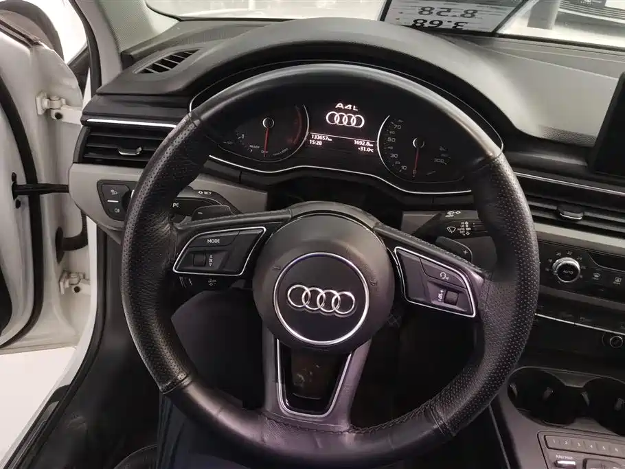 Audi A4L 2018 — фото 15