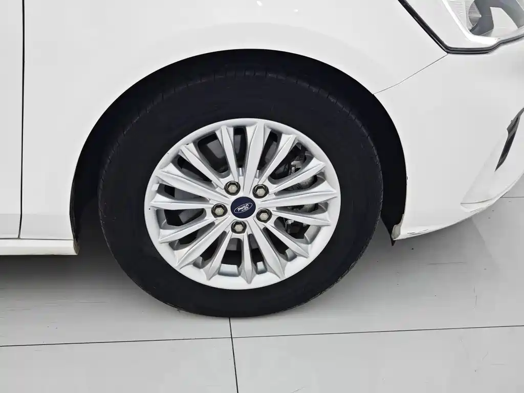 Ford Focus 2020 — фото 15