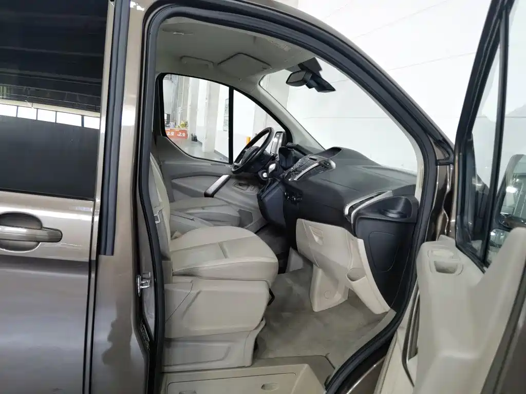Ford Tourneo 2017 — фото 23