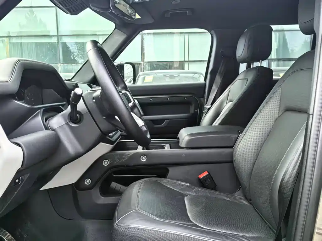 Land Rover Defender 2024 — фото 11