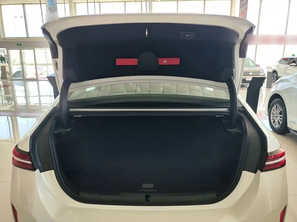 BMW i5 2025 — фото 19