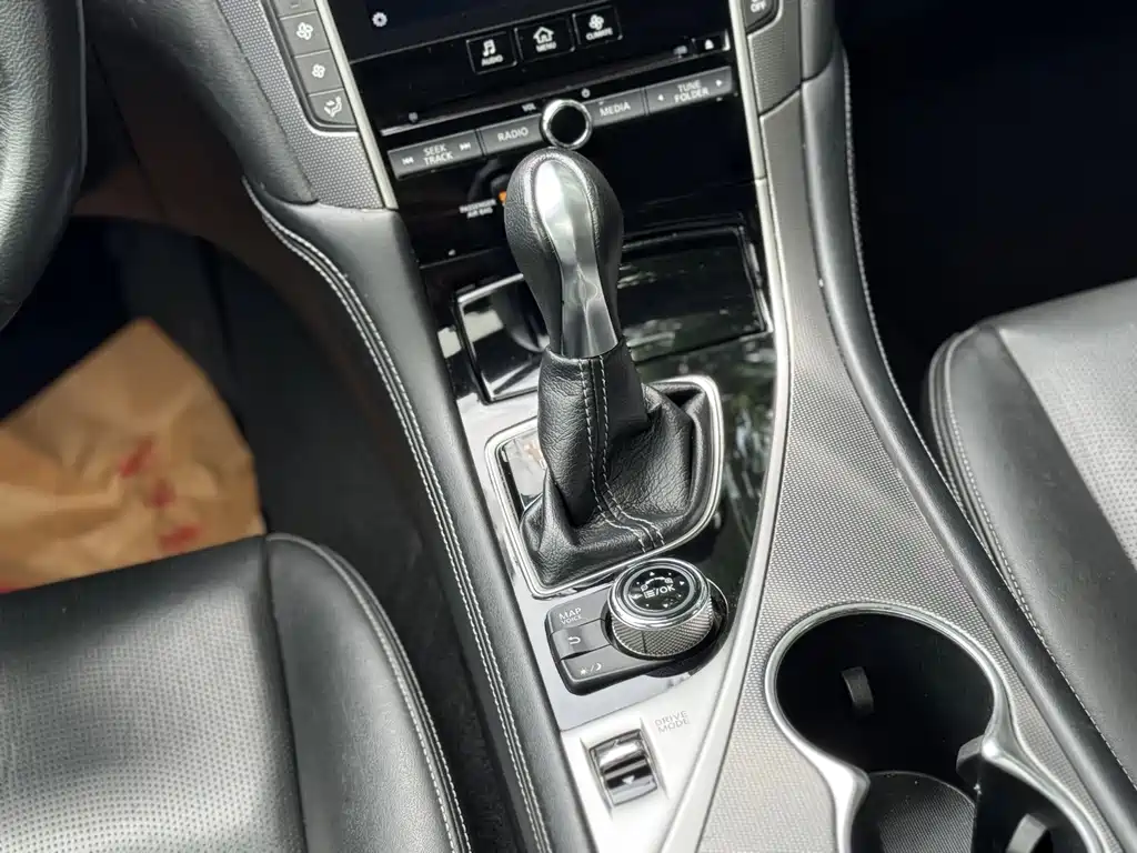 Infiniti Q50L 2017 — фото 15