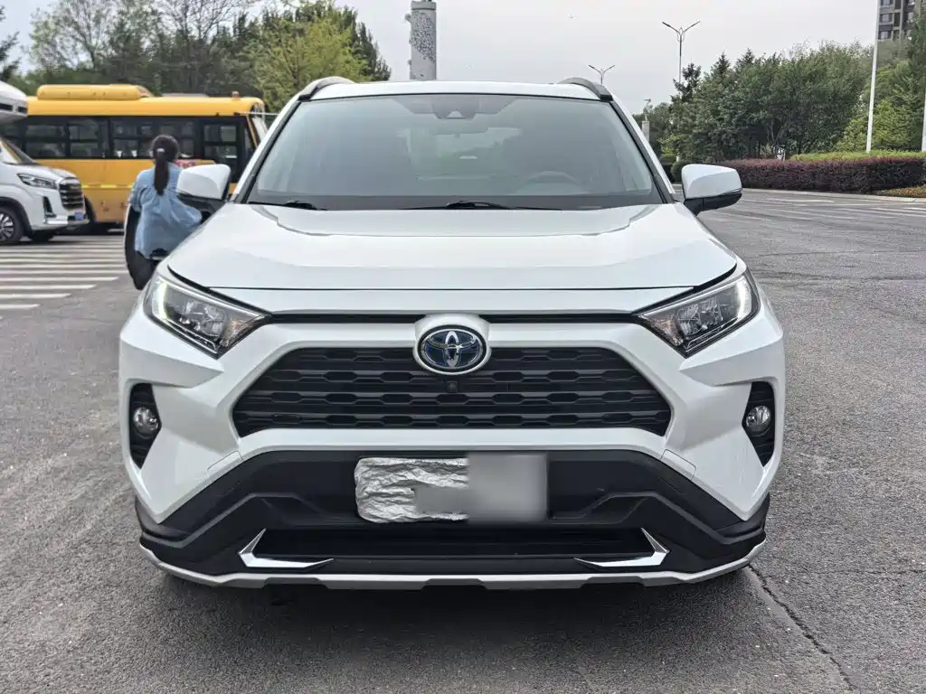 Toyota RAV4 2022 — фото 6