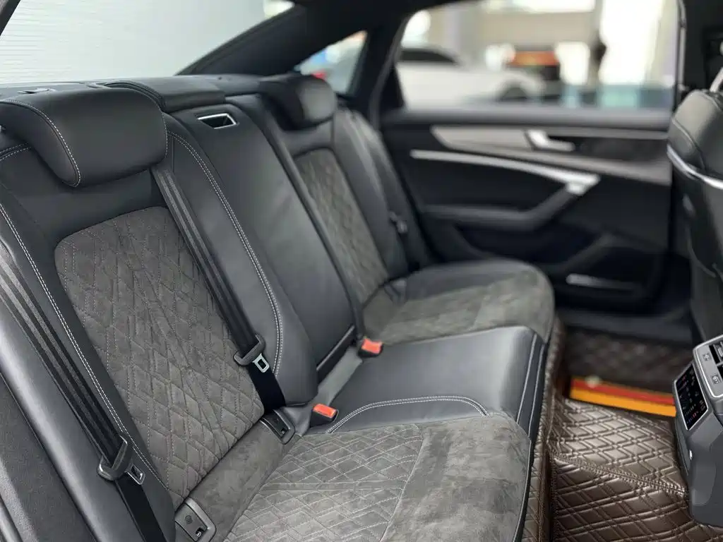 Audi A6L 2023 — фото 10