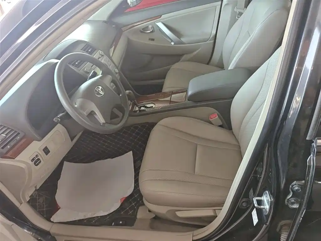 Toyota Camry 2015 — фото 15