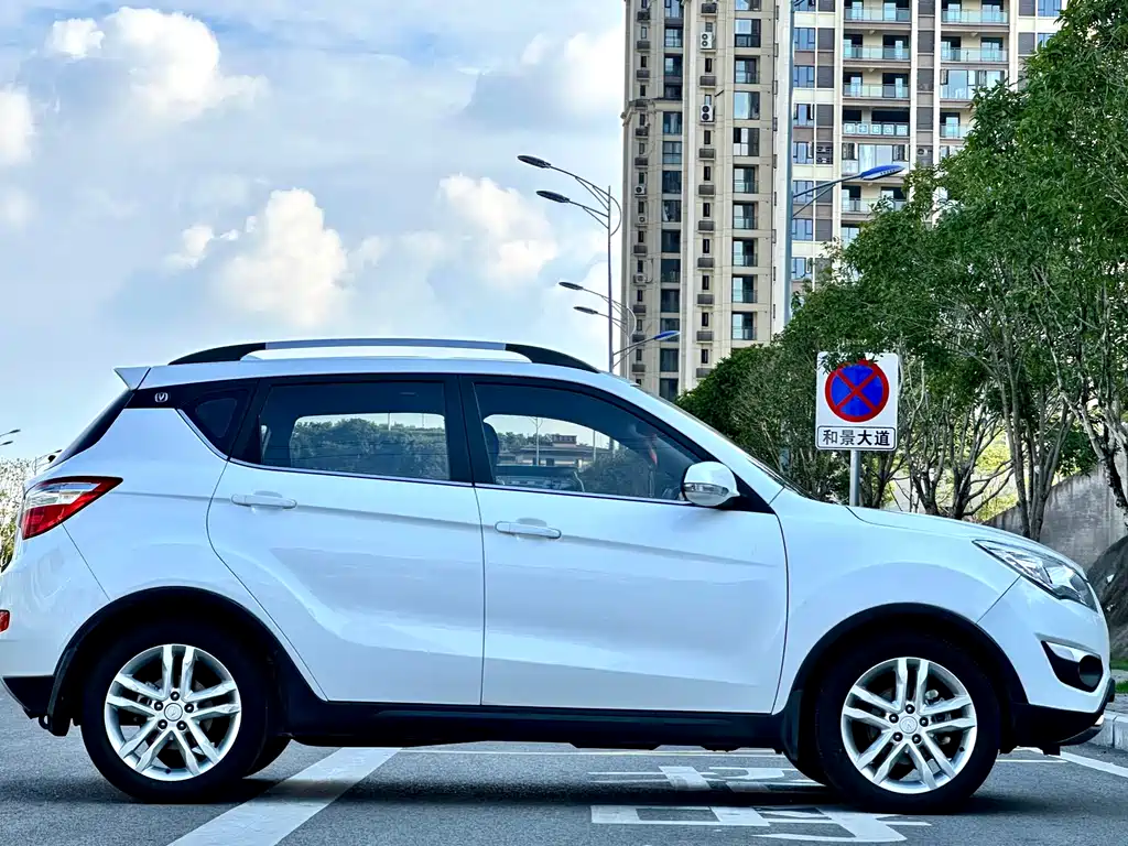 Changan CS35 2017 — фото 11