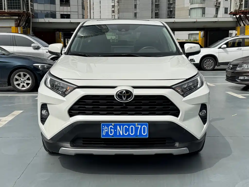 Toyota RAV4 2020 — фото 2