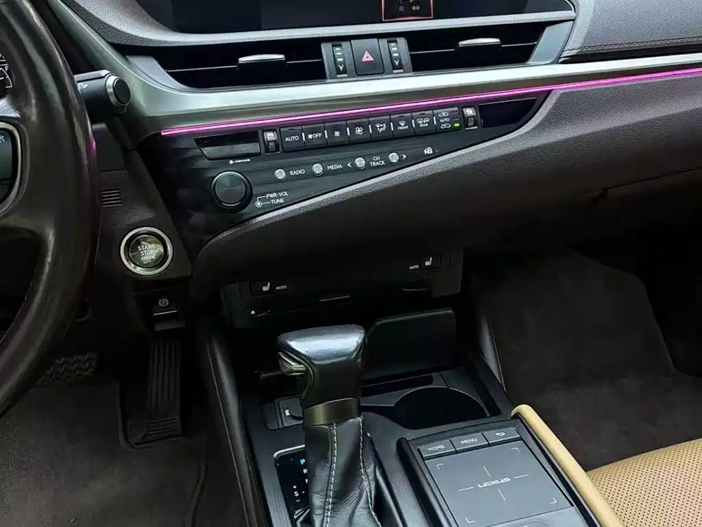Lexus ES 2019 — фото 17