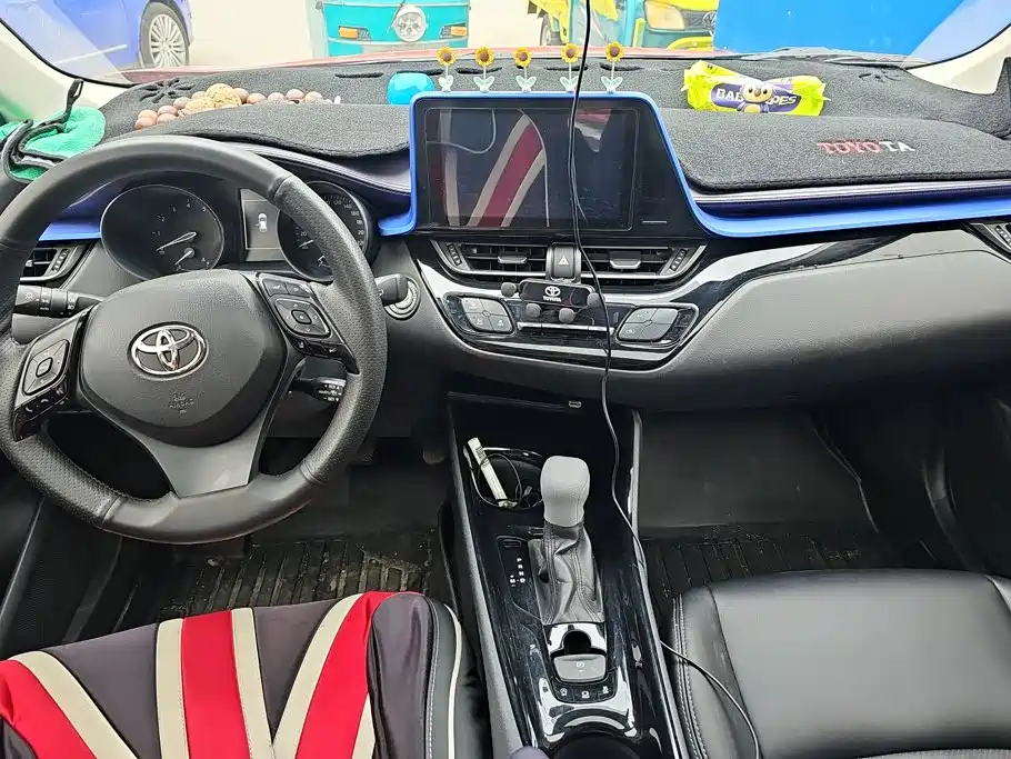 Toyota C-HR 2020 — фото 12
