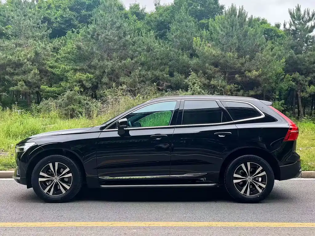 Volvo XC60 2023 — фото 3