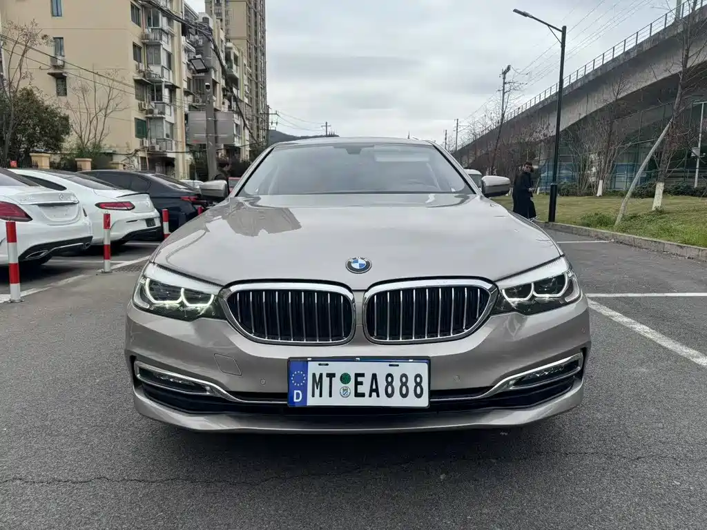 BMW 5 Series 2018 — фото 1