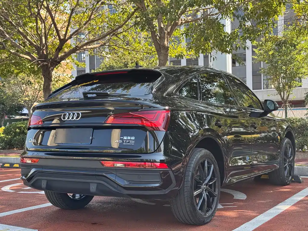 Audi Q5L Sportback 2022 — фото 7