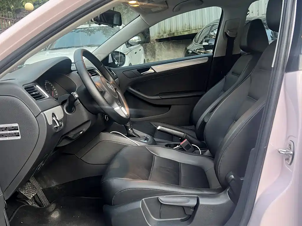 Volkswagen Sagitar 2013