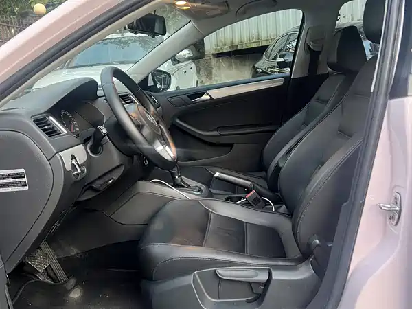 Volkswagen Sagitar 2013
