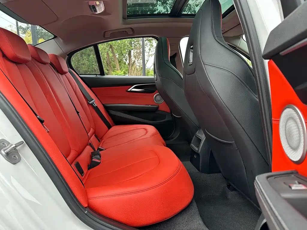 BMW 1 Series 2022 — фото 12