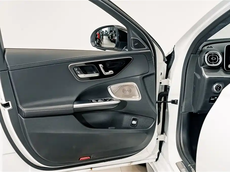 Mercedes-Benz C-Class 2023 — фото 15