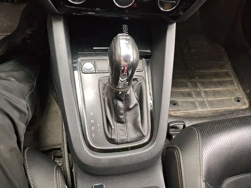 Volkswagen Sagitar 2016