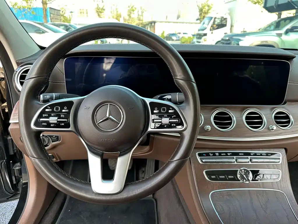 Mercedes-Benz E-Class 2019 — фото 15