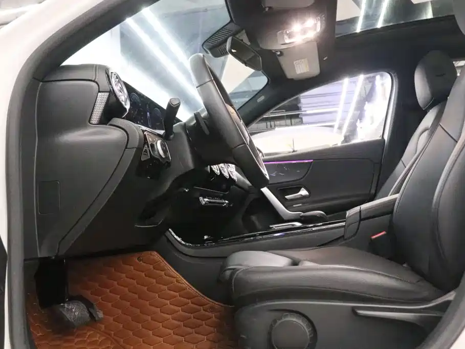 Mercedes-Benz A-Class 2021 — фото 13