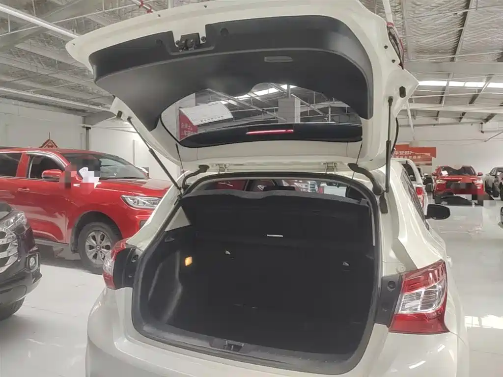 Nissan Tiida 2018 — фото 19