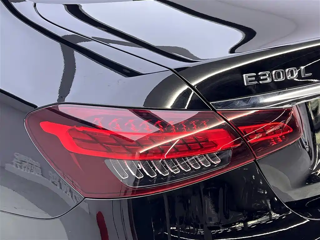 Mercedes-Benz E-Class 2023 — фото 11