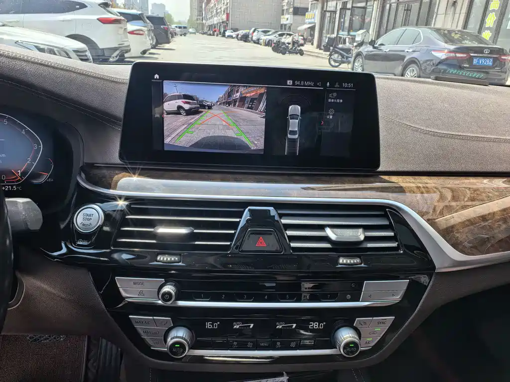 BMW 5 Series 2020 — фото 14