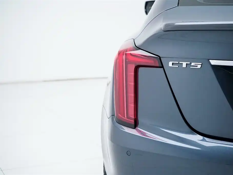 Cadillac CT5 2022 — фото 16