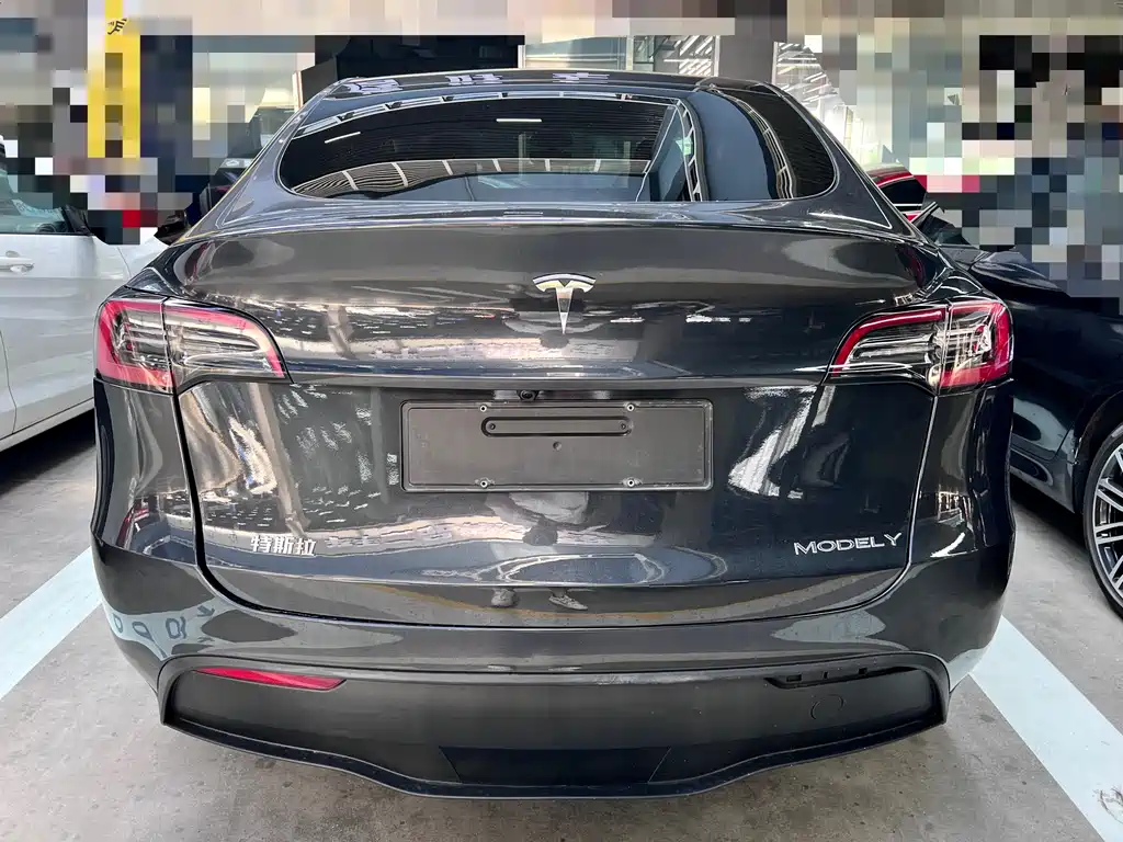Tesla Model Y 2024 — фото 15